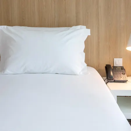 Отель Porto Aeroporto Морейра